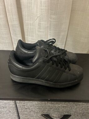 Men’s Adidas Shoes Size 9
